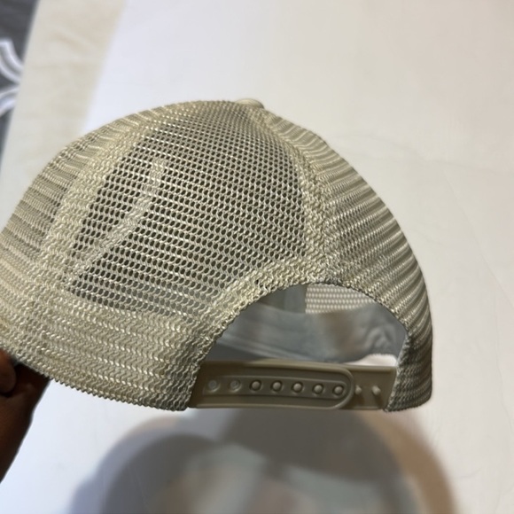 Alo Yoga hat - Picture 4 of 6